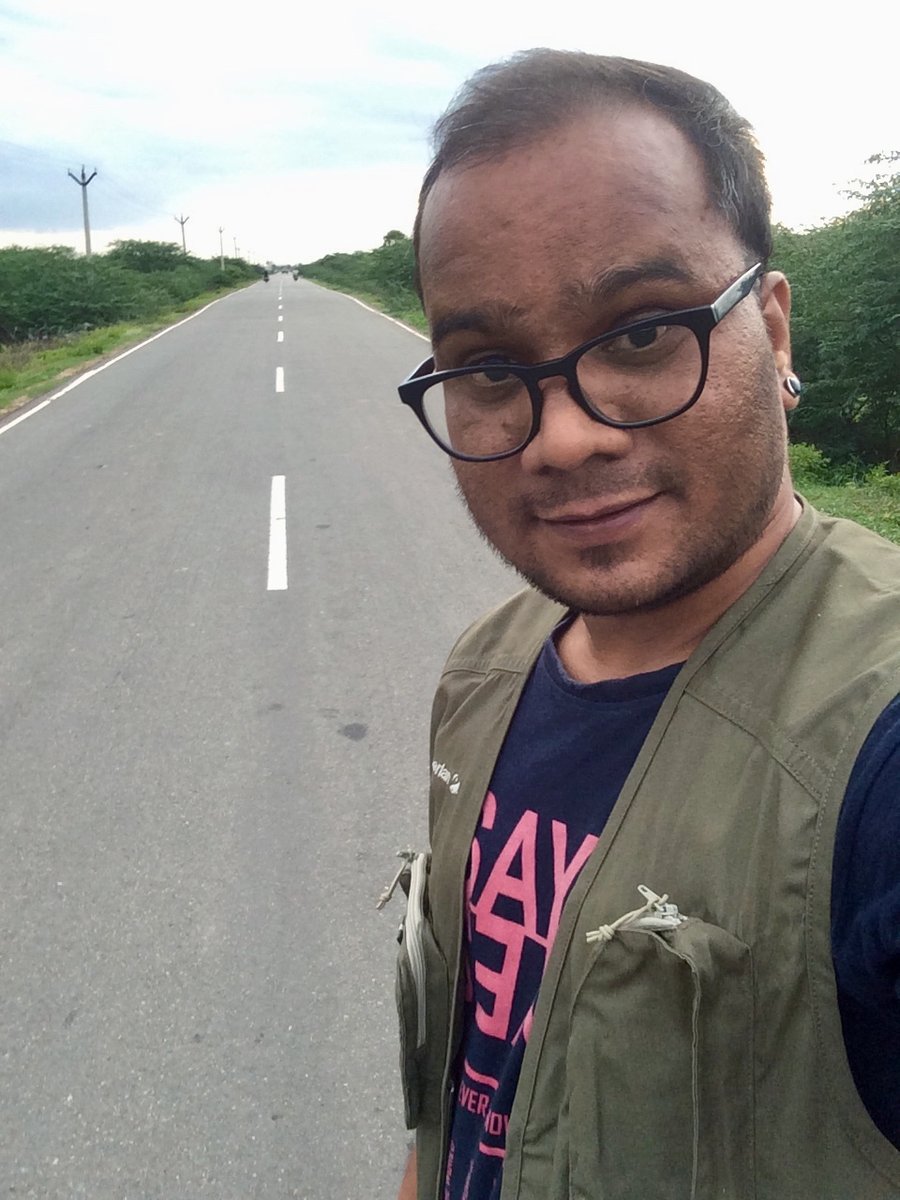 itsmekaga's tweet photo. Ah! At the beach, life is different! 😉
#CalmBeach #Karimanal #Oceanholic #Wanderlust #Thalassophile #VitaminSea #NH716A #RoadTrip #TravelSelfie #KagaTheNomad https://t.co/lJsvQp7KLe