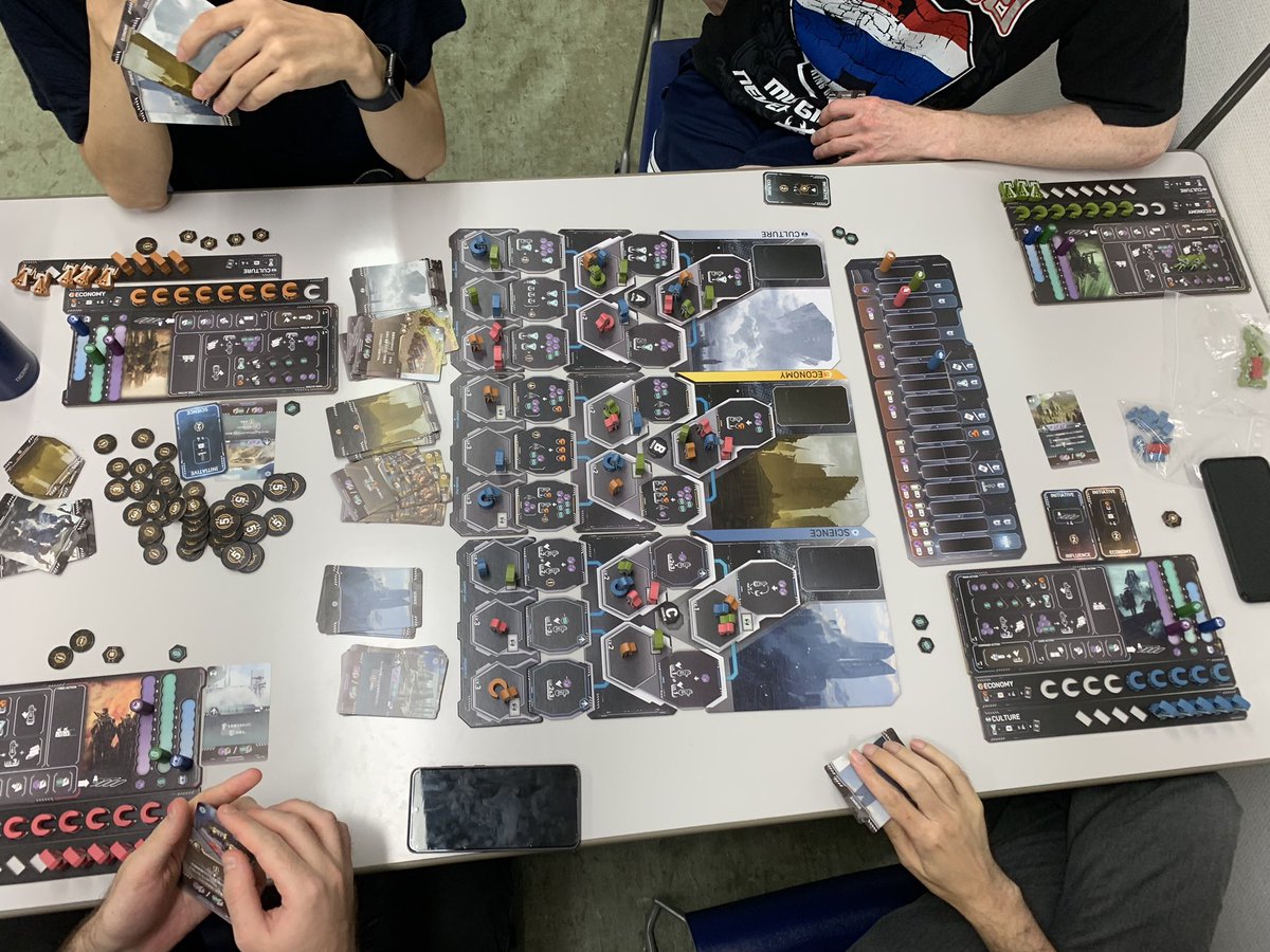 Darkesteast's tweet photo. Played #Atlaslost 

Short Answer: even as a sample, the component quality is really good.  I like the game and would like to play it again.

Con for the game is that its a game i would not play with someone who has analysis paralysis

#boardgame 
#ボードゲーム https://t.co/cRDskPh6Sr