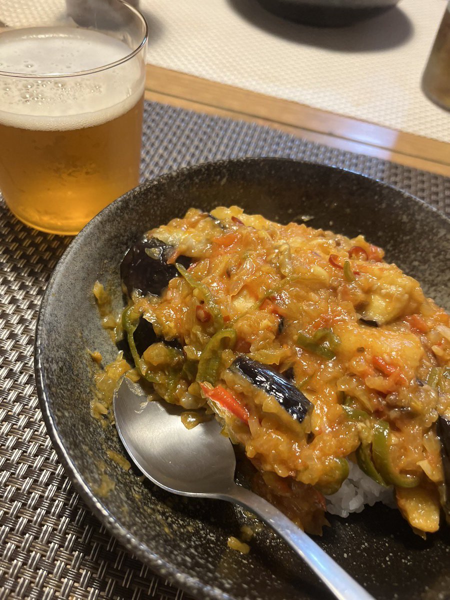 72koki72's tweet photo. 北インドの代表的なカレーといわれる
ベジタブルカレー「アルーベイガン」をつくりました！それほど辛くないけど、とても身体が温まります☺️ https://t.co/G6dVCJrlQG