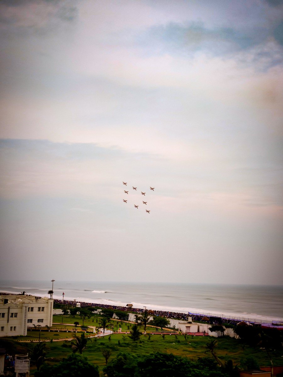 What it takes to become a pilot? Dedication, focus and motivation. They describe the phrase correctly: Always the Best.
#SuryakiranAerobaticTeam 
#IAF #airshow