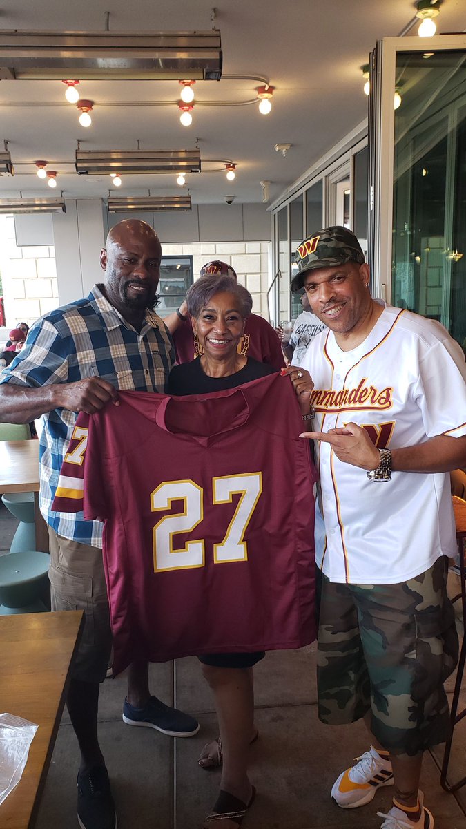 RallyCaptain's tweet photo. Big shout out goes to everyone that came out to Union Assembly for the Unofficial Official Fan rally. Thanks to Woodbridge Collectibles for donating the Jamin Davis autographed picture and Fred smooot autographed jersey and being a sponsor of the @DMVMessHall podcast. https://t.co/dntJLRmGNI
