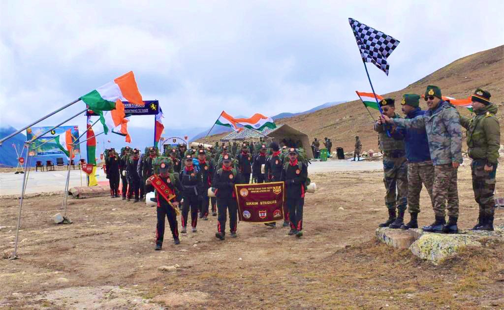 trishakticorps's tweet photo. #EasternCommandTransTheatreAdventureActivities

GOC #TrishaktiCorps flags off #Trekking expedition in North East #Sikkim. #TrishaktiWarriors along with 5 civilian participants will trek 160 Kms across 4 Passes and 4 pristine Valleys in 14 days.

@adgpi 
@easterncomd https://t.co/Sv3DJLPH2W