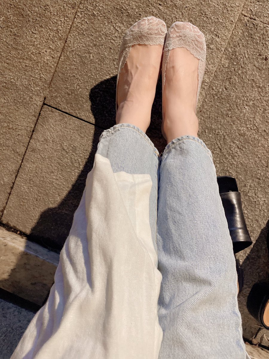 legs_158's tweet photo. 天阿 地震好恐怖

大家還好嗎？

趕快看我的腳腳壓壓驚😫 https://t.co/oSXE0S6oLO