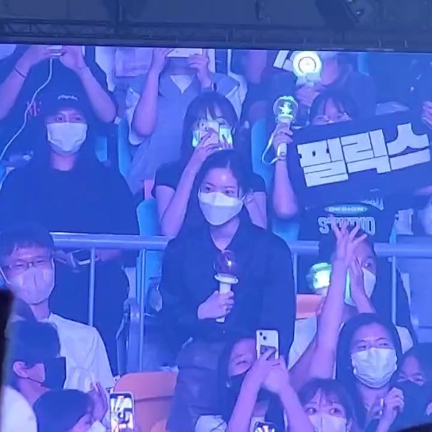 jypesmyoui's tweet photo. dahyun went to skz's concert today 🤍 https://t.co/9sd9euPCuc