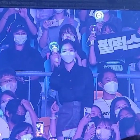 jypesmyoui's tweet photo. dahyun went to skz's concert today 🤍 https://t.co/9sd9euPCuc