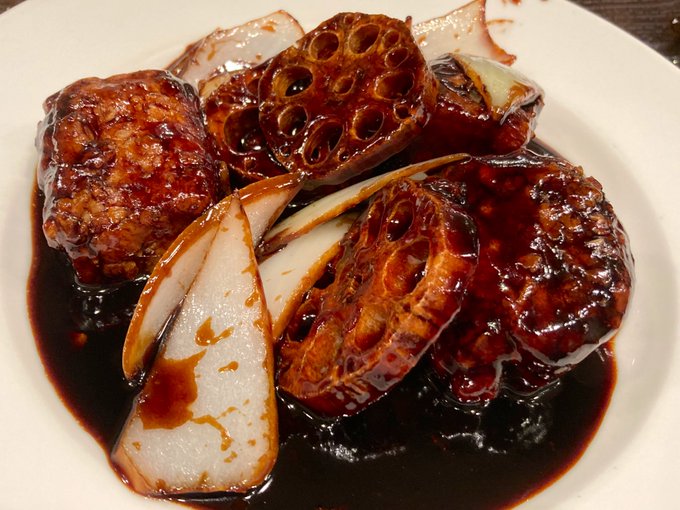 サウナ決めた後に、青島ビール飲みながら黒酢豚キメてる 