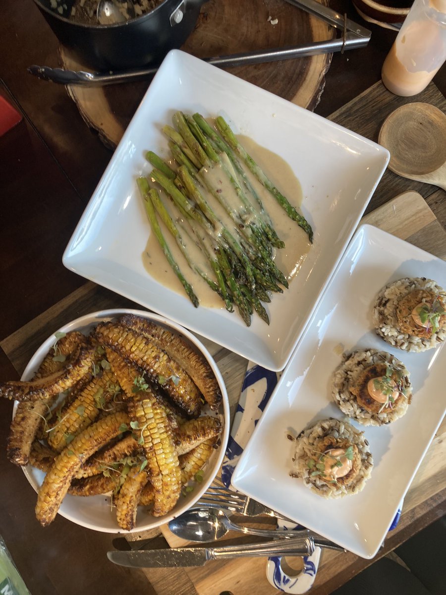 OwassoVegan's tweet photo. #VeganFood is normal food. @goodcatchfoods legit vegan crab cakes. I put them on wild rice and made asparagus w #VeganCheeseSauce & 1st attempt at #CornRibs #VeganFoodFTA https://t.co/TWJhJ2CYLv