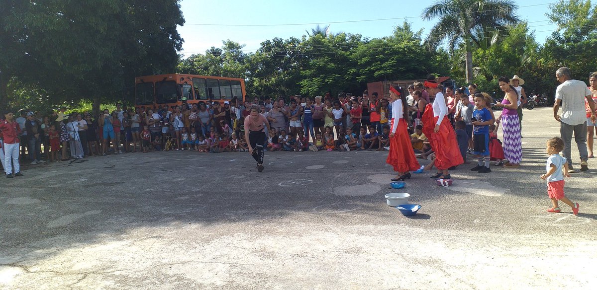 CaimitoUjc's tweet photo. Jóvenes,niños y adultos de la comunidad el Sepen disfrutan de varias actividades deportivas y culturales,con objetivo del sano esparcimiento de los pobladores de esta comunidad.#UJCCaimito #VotoSí #CodigoSi por la integracion de todas las familias @MaylenM21812991 @Dania70100753 https://t.co/J3Jt7BHRiJ