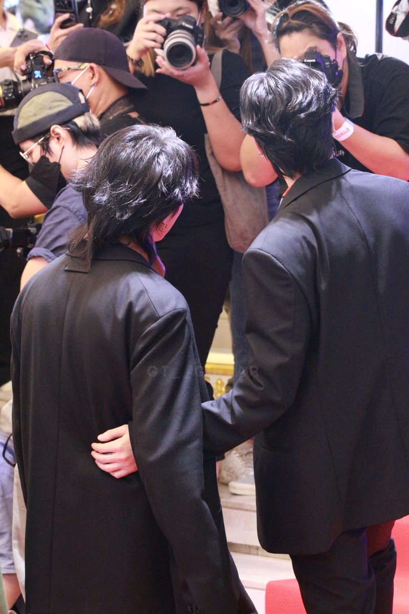 LuveKinnPorsche's tweet photo. เบื้องหน้าดูไม่มีอะไรแต่เบื้องหลังทำใจน้วยมากจ้า
#BibleBuild #ไบเบิ้ลบิว

    เบื้องหน้า              เบื้องหลัง https://t.co/r5V5WHZzqp