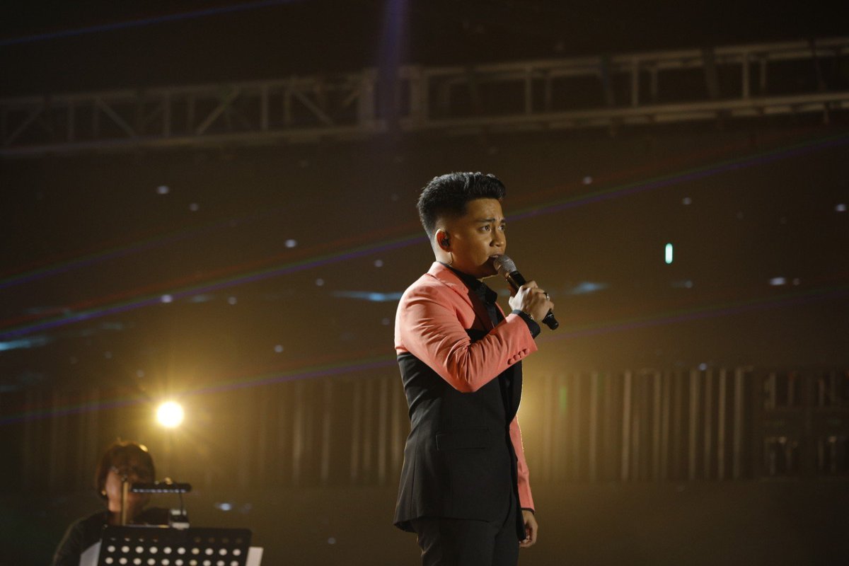 idolphilippines's tweet photo. ⭐️ [The Final 3 - Round 2] 

Khimo Gumatay sings his original song "My Time" composed by Jeremy Glinoga 

#IdolPH2GrandWinner 

🔗 Watch here LIVE: https://t.co/b54QvkzKKZ

🔗 TO VOTE, download the Uplive app: https://t.co/oVVd73STdq https://t.co/vZLPIpZolh