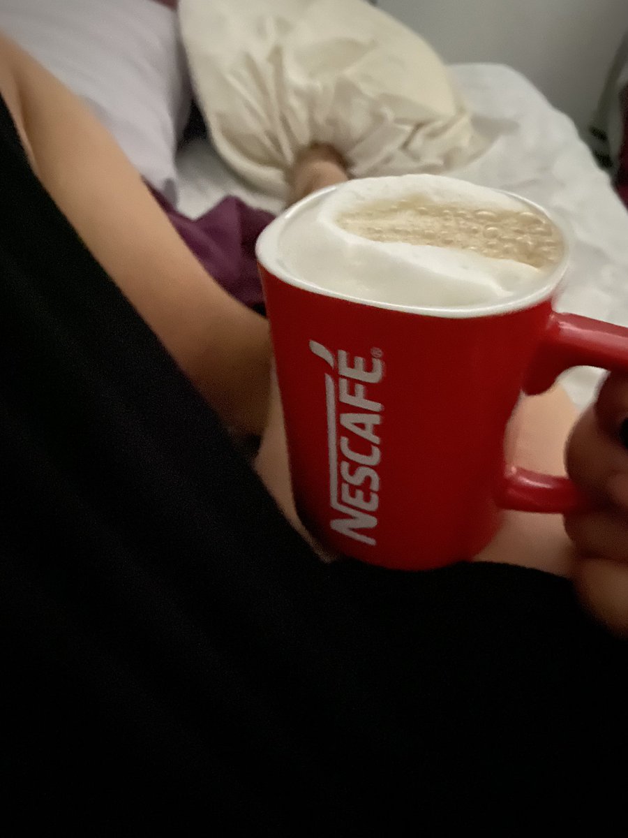 Mañana es domingo NO trabajo me puedo levantar tarde yupiiiii!! 

Yo el Domingo a las 6am 🙄