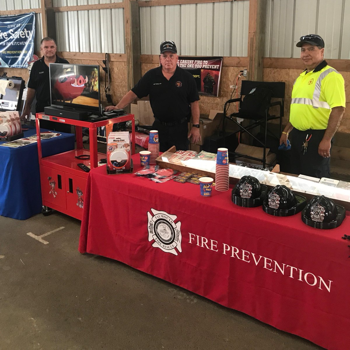 MassDFS's tweet photo. Our #SundaySpotlight on safety educators heads to @FalmouthFireMA! Fire Prevention Officer Lt. Craig O’Malley and Fire Inspectors Boyd DeMello and Allen Rivera balance their day-to-day work with fire &amp; life safety education for kids and seniors alike. See you at the conference! https://t.co/5zYonsbOEa