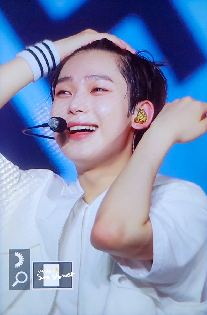 sunshower624's tweet photo. 220918 MANIFESTO in Seoul 막콘
 #SUNOO #엔하이픈 #선우 #ENHYPEN https://t.co/BQ06bVH4MQ