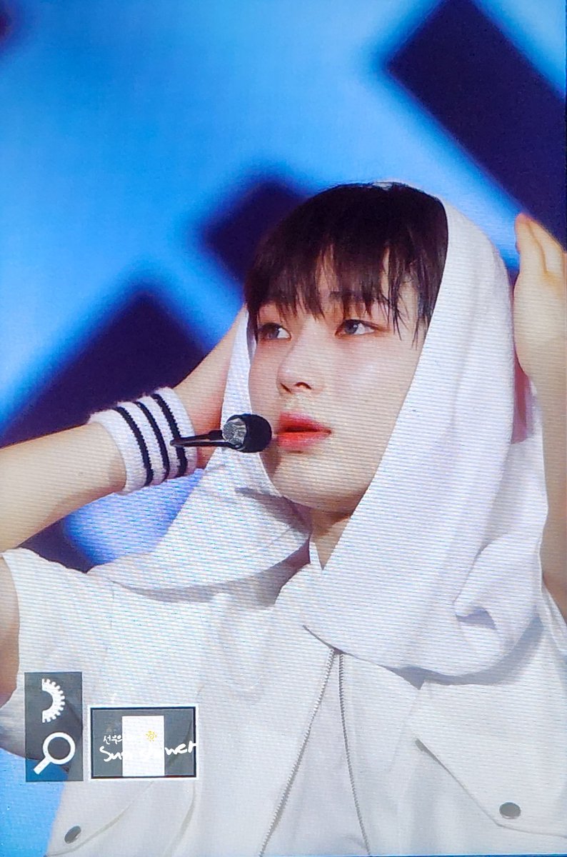 sunshower624's tweet photo. 220918 MANIFESTO in Seoul 막콘
 #SUNOO #엔하이픈 #선우 #ENHYPEN https://t.co/9PgAKb6l6K