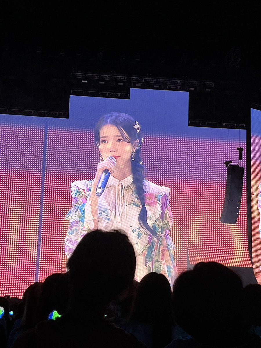 IU_Saeha's tweet photo. 시간의 바깥 착장 ㅠㅠ https://t.co/PFHHJYcfgA