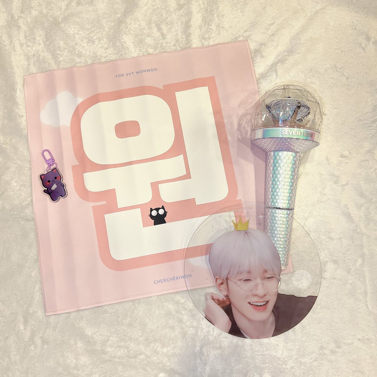 CherCheriWon's tweet photo. 💎Giveaway💎

Seventeen Wonwoo Transparent Fan (70pcs only)

📆Date: 13th October 2022

📍Location: Singapore Indoor Stadium

🕰️ Time: TBA

➡️ RT tweet to get. 1 Fan per person!!!

#BeTSinSG
#BETHESUNwithSVT 
#BETHESUNinSG https://t.co/241um814YP