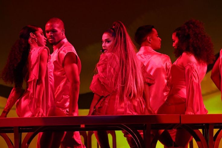 teamaribrasil's tweet photo. Hoje completa 1.000 dias desde o último show de Ariana Grande. https://t.co/4tkSVXWN9f