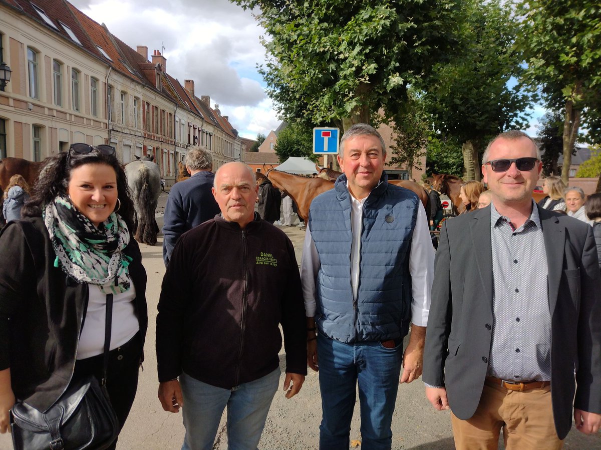 AireNouvelle1's tweet photo. CATACLOP !
Au petit trot ce matin, #AireNouvelle est allée à la présentation de chevaux à #Airesurlalys 
L'occasion pour #DidierRys accompagné de Daniel Danel, #FredericDubuisson et de Marie et Philippe Démaret  d'assister à un spectacle toujours aussi impressionnant ! https://t.co/g5yXWs1qVv