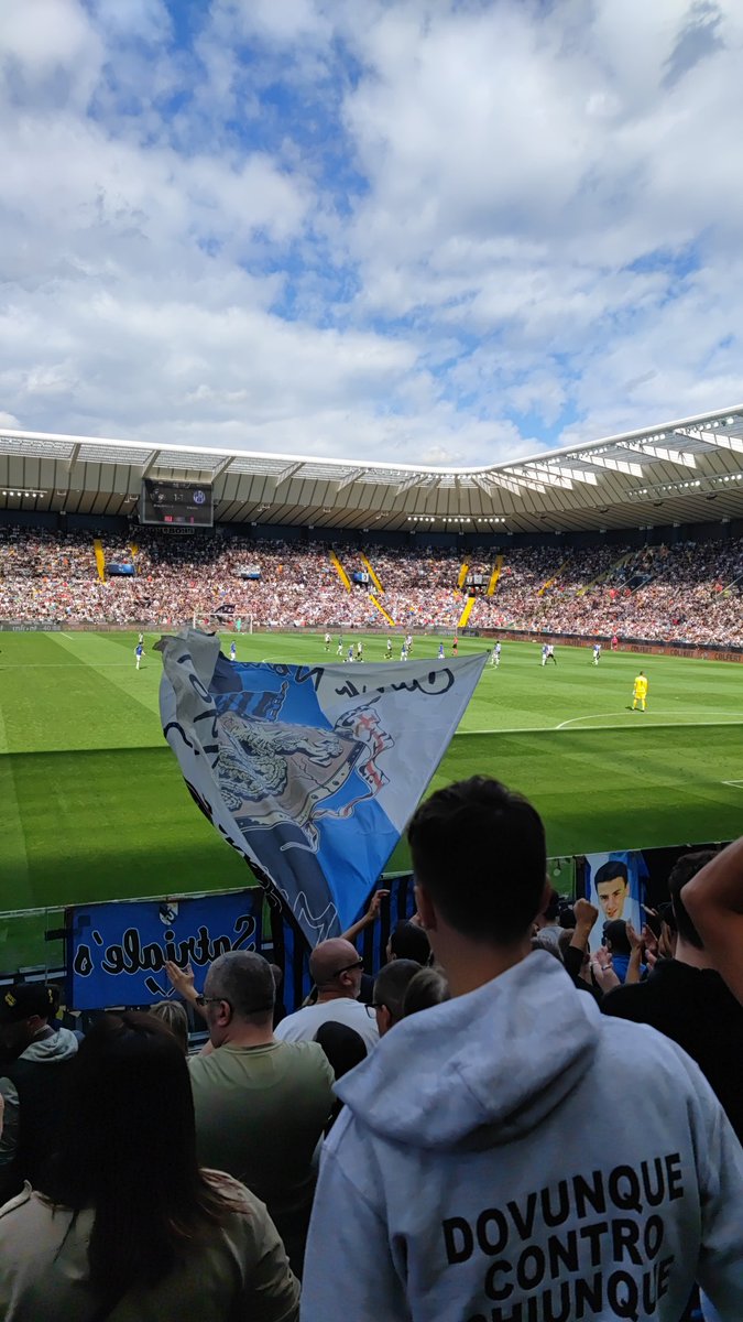 ledacrevena's tweet photo. Cosa c'è da dire? Solamente un arbitraggio penoso #inter #fcinternazionale #UdineseInter https://t.co/dU1Hy6XVgi
