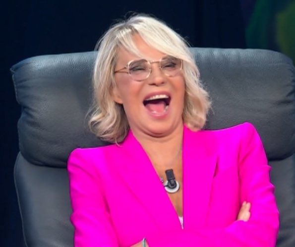 itsmc17's tweet photo. iniziamo già con lo zoom sulle facce schifate della Celentano
#amici22 https://t.co/ChPbzORKWp
