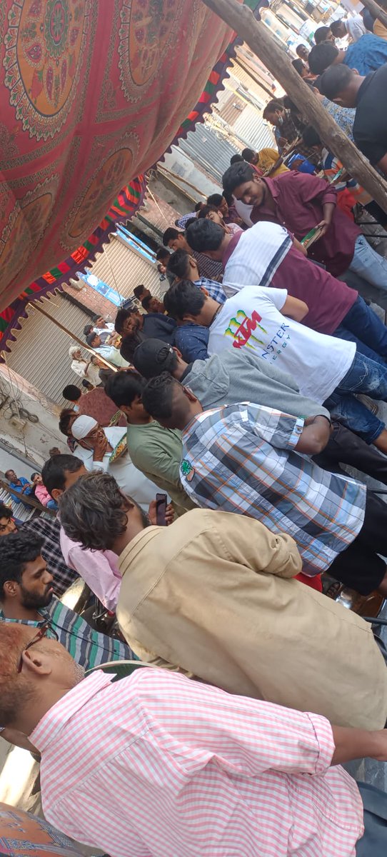 SravanTweetz's tweet photo. #Prabhas anna sister participated in food donation activity 🙏❤️

#RIPKRISHNAMRAJUGARU https://t.co/90Okh9pUO8