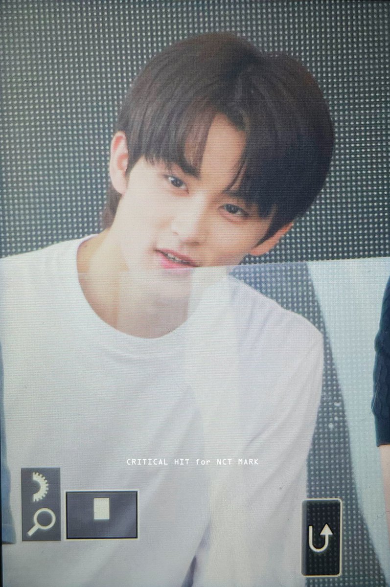 criticalhit0802's tweet photo. 220918 #NCT #NCT127 #MARK #마크 다정한 애기.. 잘 안들려서인지 진짜 거의 대부분의 팬싸하신 분 일어나서 눈마주치고 들어줌 ㅜ https://t.co/8mYUE9Ziib