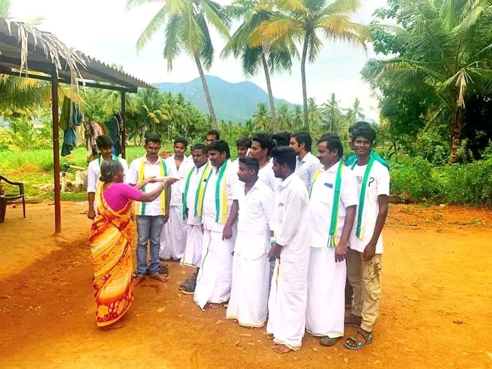 kumaresh_kuttys's tweet photo. #operationkongu  My Home metting for Raj mams https://t.co/1IdcgX56Bq