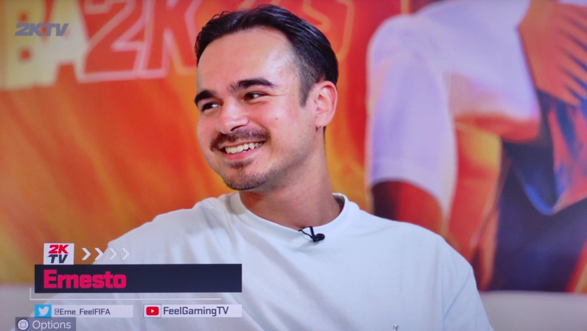 NBA2Kde's tweet photo. Der gute Ernesto @Erne_FeelFIFA ist bei der neuesten #2KTV Folge am Start. Grinsend über beide Ohren zum 4. Mal in LA aber Jetlag ist noch immer der größte Feind. https://t.co/vvdpBpwSpA