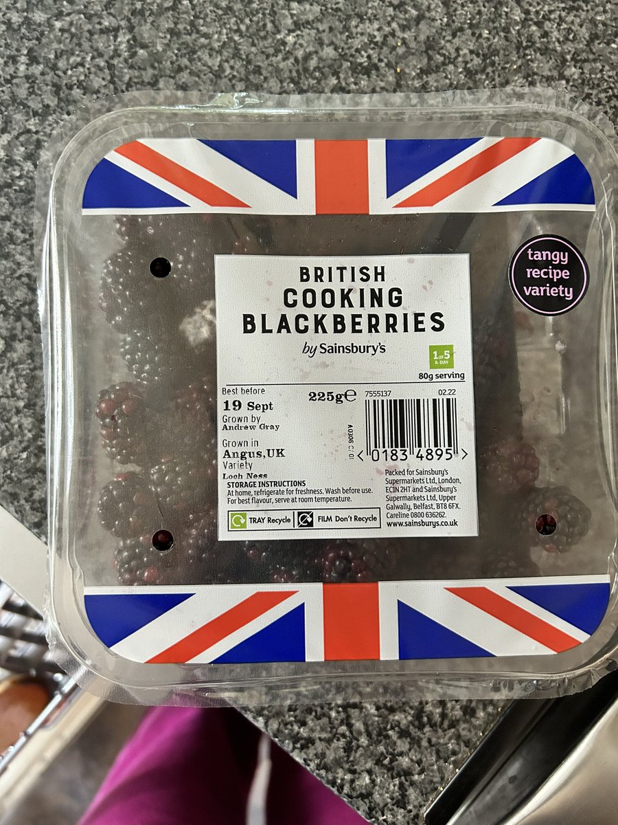 jdhll's tweet photo. @sainsburys hello, I had my shopping delivered yesterday evening and have just gone to open my blackberries and they’re mouldy! I can’t get into a store until next weekend so I can’t really keep hold of them for a whole week (and don’t really want to!). Can you help? https://t.co/v2AKYPPFX8