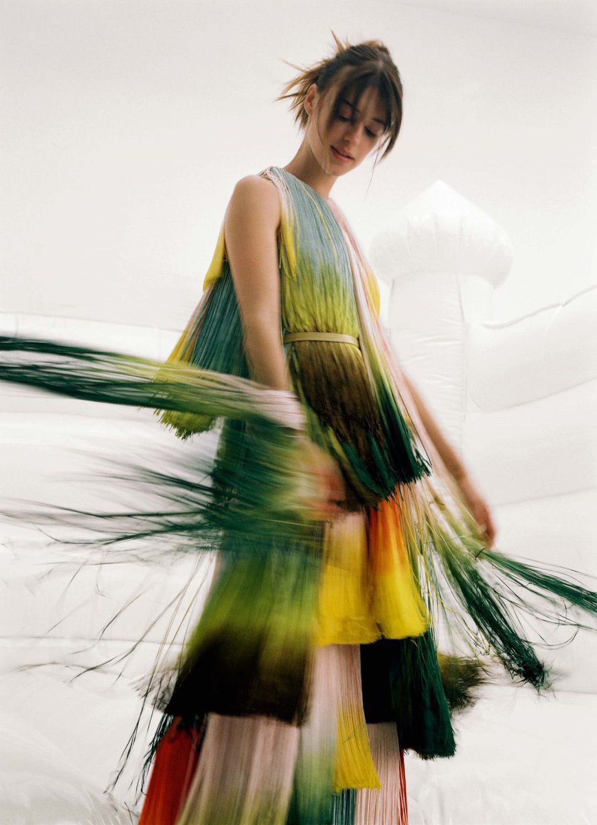 DaisyEJNews's tweet photo. 📸 Daisy photographed by Anya Holdstock for S Moda Magazine | part II https://t.co/Lq9ywoyvIC