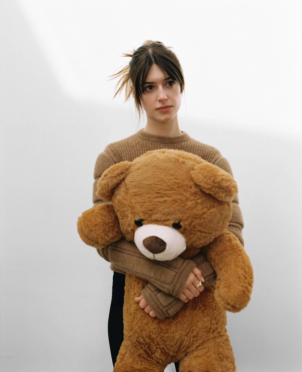 DaisyEJNews's tweet photo. 📸 Daisy photographed by Anya Holdstock for S Moda Magazine | part II https://t.co/Lq9ywoyvIC