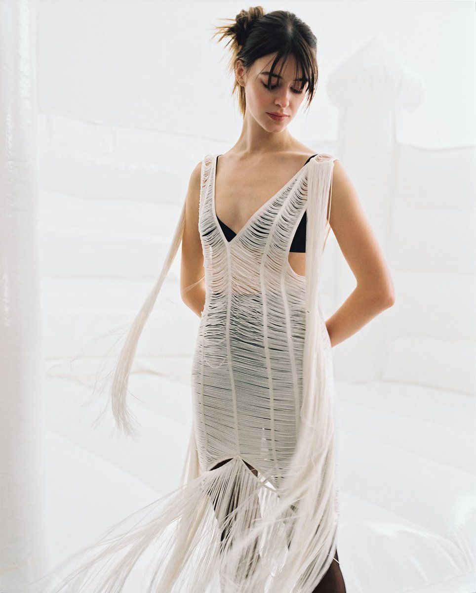 DaisyEJNews's tweet photo. 📸 Daisy photographed by Anya Holdstock for S Moda Magazine | part III https://t.co/UJCTM2kqFo
