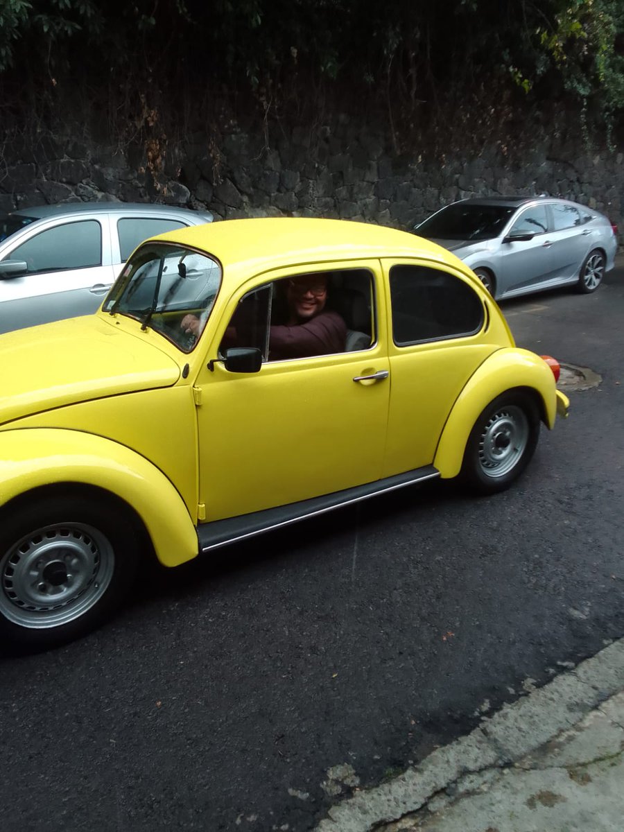 brujadetexcoco's tweet photo. AMIGOS, ME ACABAN DE ROBAR MI CARRITO UNOS MISERABLES AFUERA DE MI CASA,, LAS PLACAS SON  875NGB, ES UN VOCHO AMARILLO, AYUDENME A COMPARTIR PORFAVOR! https://t.co/5AIuFcqkWB