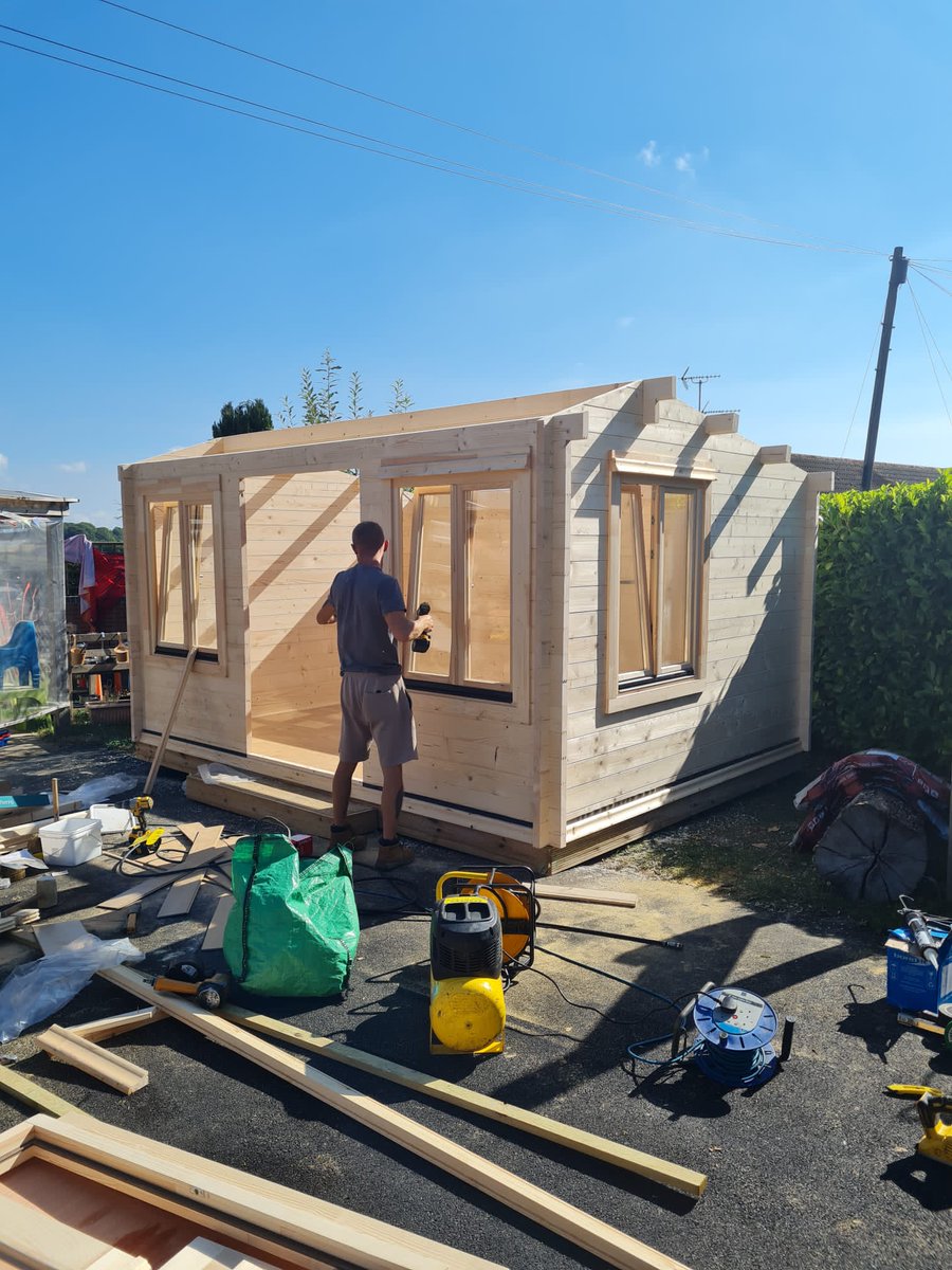 BeedonSch's tweet photo. Our new classroom has arrived. Thank you so much to the Therapeutic Thinking Team for the grant to help us pay for it. Now we have a dedicated space for our ELSA to work, supported group learning and children who would  like to take some "time out". #TTST  #livelifetothefullest https://t.co/dCxOVaKLWl