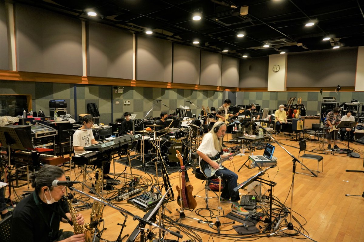 ohmura_25th's tweet photo. 【リハーサル中】
本日はスタジオでリハーサル中です！
Special Bandの皆様のサウンドチェックから期待感が高まるセッションが鳴り響いています。
当日は名曲たちを彩る上質なアンサンブルをお楽しみに！

▶チケット詳細はこちら！
https://t.co/Bd6pgGILUr
 
#大村雅朗25thMemorialSuperLive https://t.co/ahBbMlGBxe