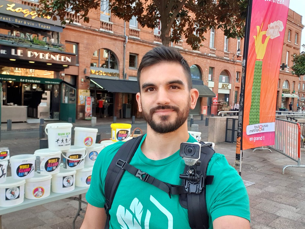 Desastre_Show's tweet photo. [#EcoStream 🌍]
C'est parti pour le ramassage de mégots à @Toulouse 🚬

🟢https://t.co/EPoM654Von 
#worldcleanupday2022 #worldclean https://t.co/wVePu2EUdj
