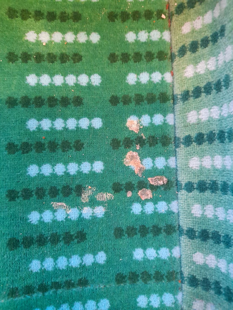 YorkyNelly's tweet photo. @LNRailway also on very dirty 8.24 from Euston to Birm NS, no water is unacceptable. Please clean and service yr trains. https://t.co/wvVZgm5ZqX