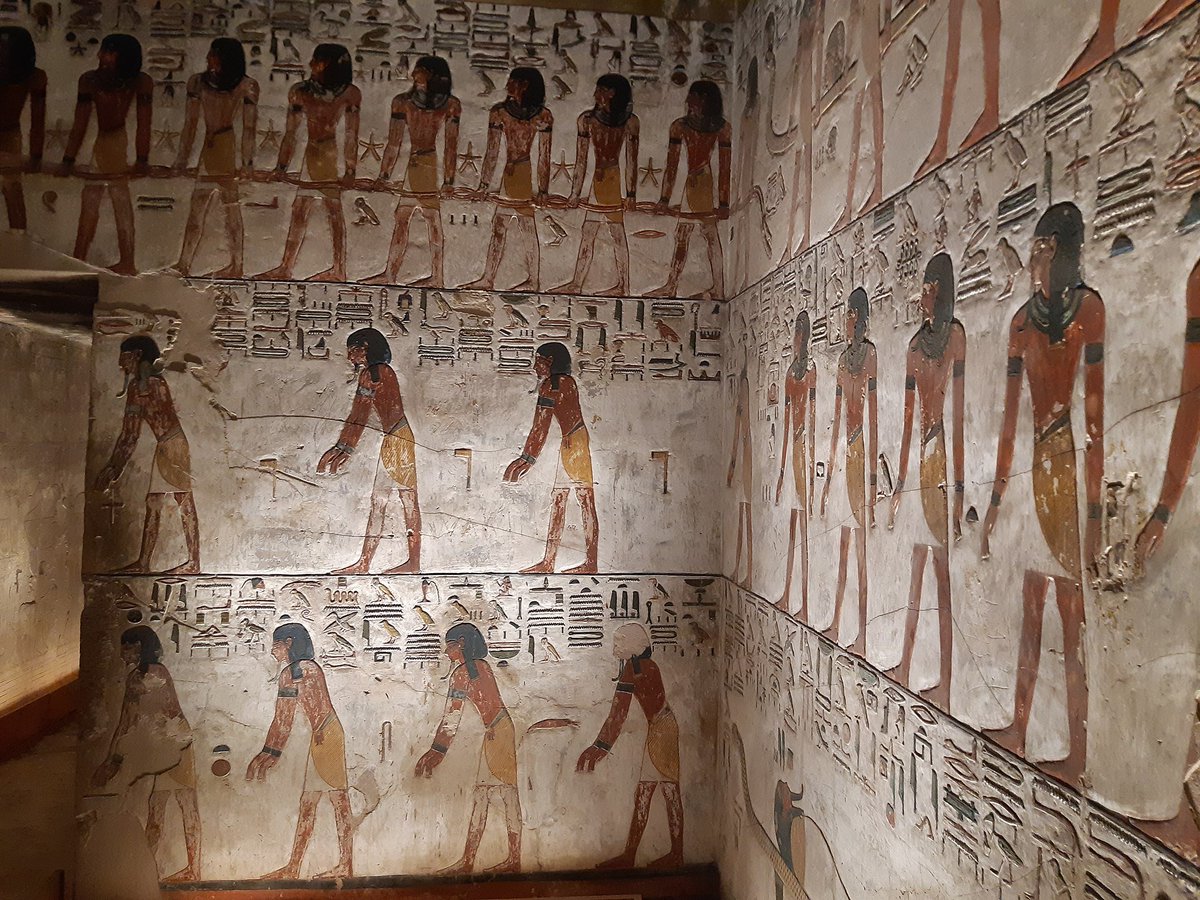 SdStendhal's tweet photo. Un siglo antes de que Howard Carter descubra  la tumba Tutankamón en el Valle de los reyes, Giovanni Battista Belzoni (1778-1823) explorador, ingeniero y pionero de la egiptología, descubre en 1817 la tumba de Seti I, la más grande y más decorada del Valle de los Reyes. https://t.co/kAHUhx7VG7