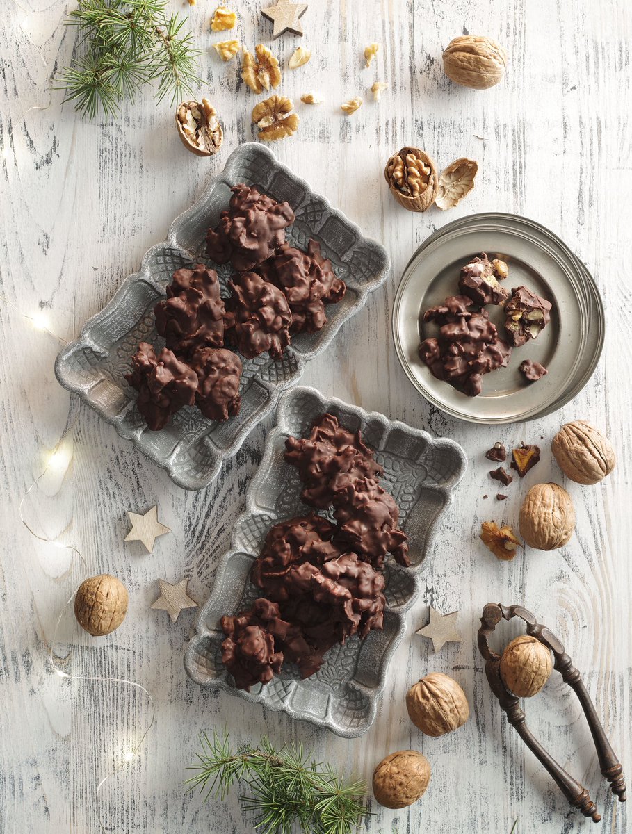 CaWalnutsIndia's tweet photo. Never forget dessert because it has been a hectic work week. This four-ingredient, walnut crackers can easily be made after you have finished dinner and dishes. 
Link: https://t.co/1PfnT572HU

#CaliforniaWalnuts #MakingEverydayHealthy https://t.co/esVixTCbDm