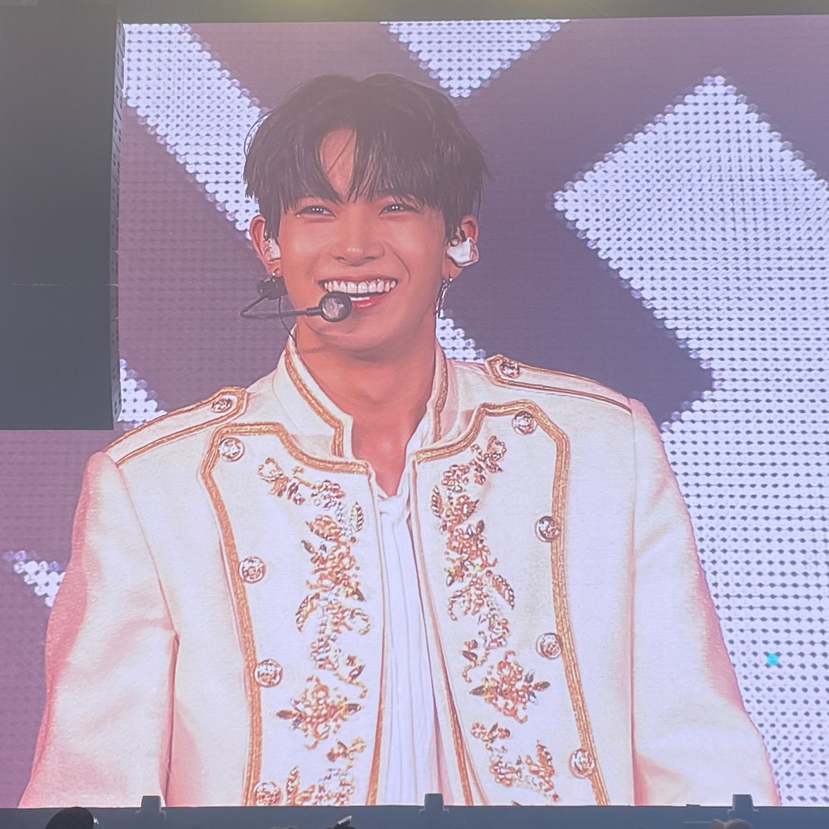 tiniehee's tweet photo. TODAY’S HAPPY HEE HAPPY ME ^♡^ https://t.co/p3u4ISTxj1