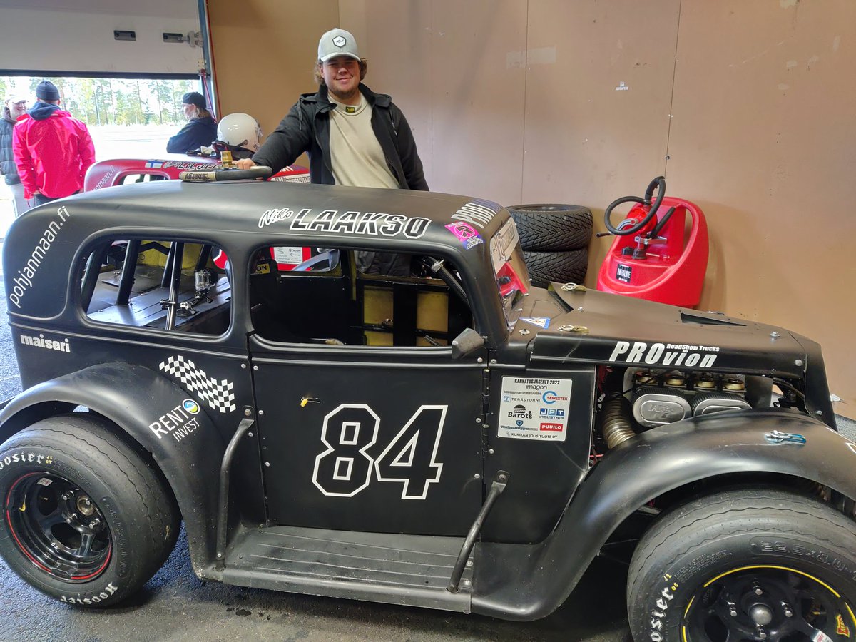 johannaannika's tweet photo. Äiskä kannustaa ja jännittää #legends #racing #botniaring https://t.co/pb90KSvpUY