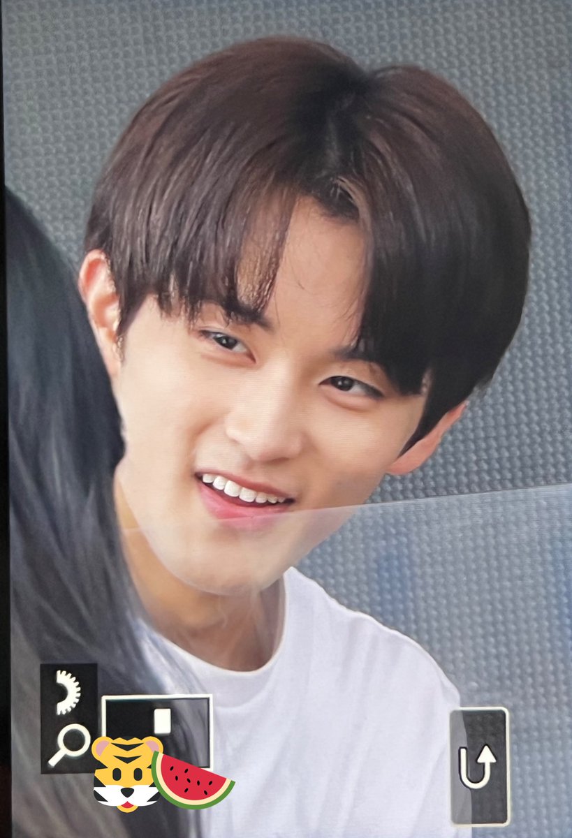 _kimchunbae's tweet photo. 220918 #NCT127 광주 팬싸인회 #마크 #MARK

팬분들 얘기도 잘 들어주는 마크 너무 다정햐🫶🏻 https://t.co/B8Lahl3Tad