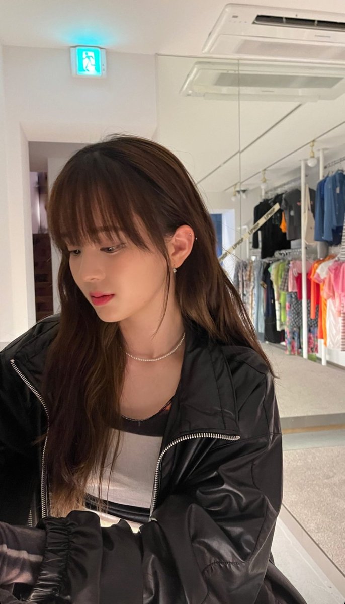 __hshin's tweet photo. She's just too pretty to handle🥹
#HYEONGSHIN #형신 https://t.co/MJYEQ2iihT