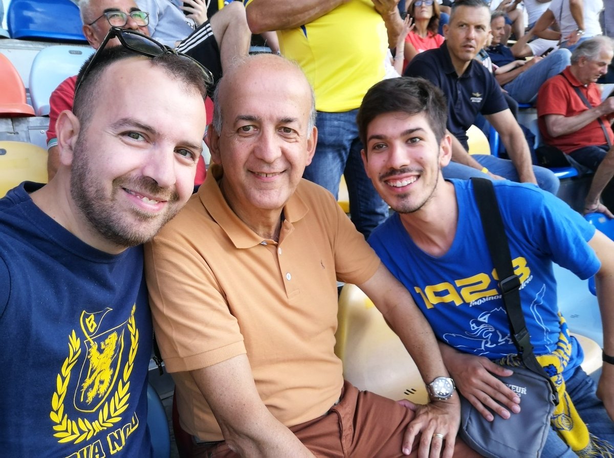 TOFANIVideo's tweet photo. Con il Sindaco di Alatri al "Benito Stirpe" a tifare FROSINONE 🟡🔵
#serieb #frosinonePalermo #mauriziocianfrocca #sindaco #sport #claudiotofani #frosinone #alatri #ciociaria #calcio #fropal #photography #bhfyp #picoftheday https://t.co/D4U2N0cajp
