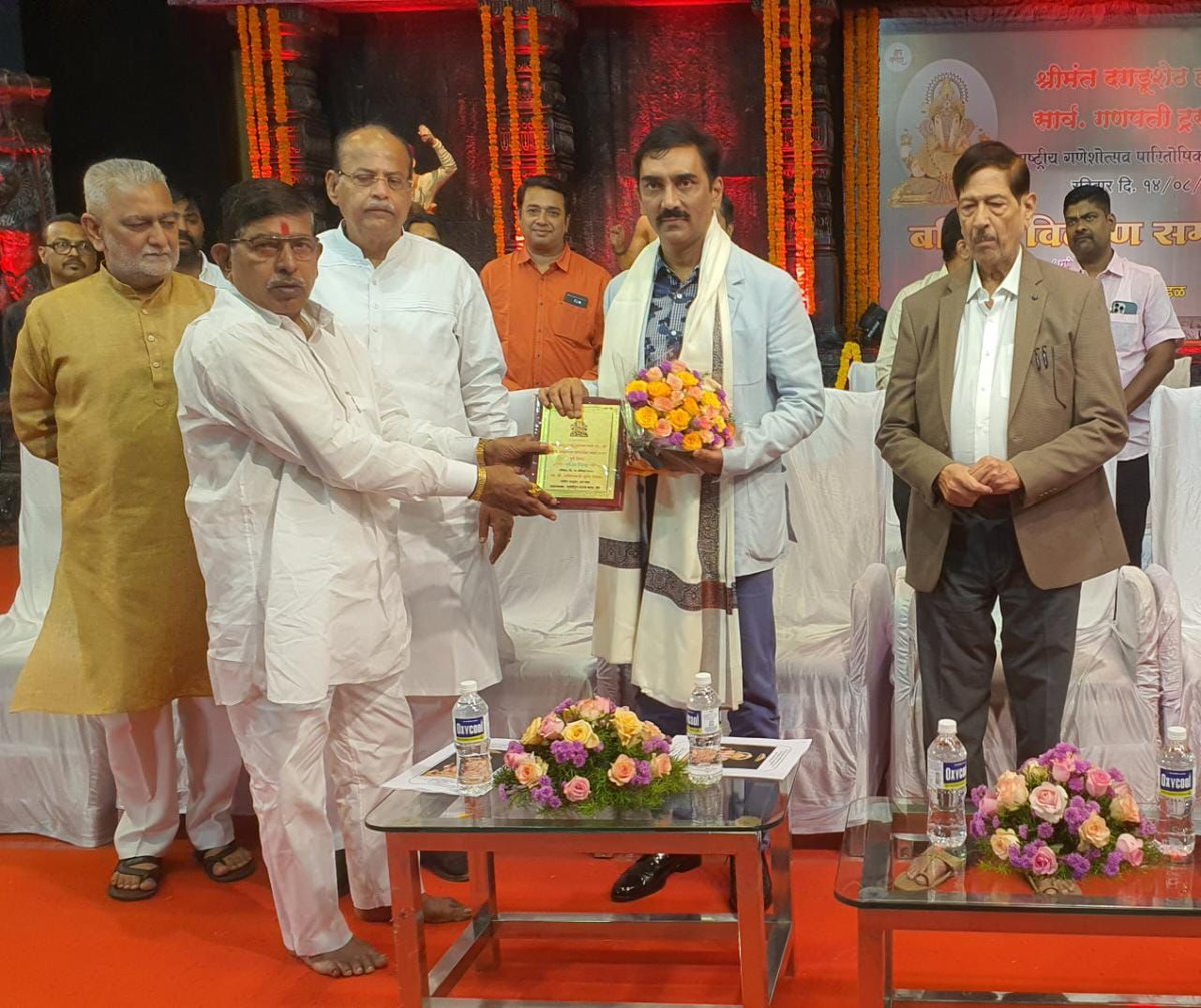 RethinkDigital_'s tweet photo. Our police chief #AmitabhGupta is true peoples champion. He always thinks about the welfare of the common man. His thoughts and insights to solve traffic issues is worth appreciating. https://t.co/EykY33Hl6X
