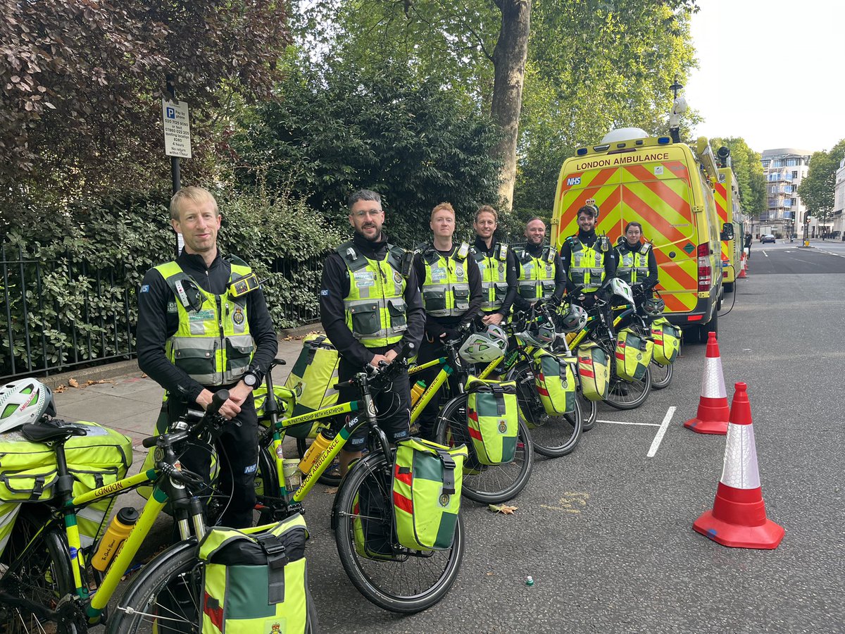 #Sunday briefing done and the team are heading off to their areas. #Cycle paramedics are ideal for getting to patients in crowded areas. Another busy day in #London, take care all. #QueenElizabeth #SundayMorning