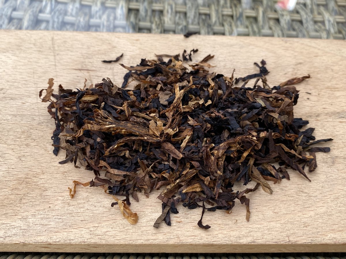 GerdKebschull's tweet photo. HU-Tobacco - Khartoum
Mit Latakia und Black Cavendish
https://t.co/Xc7iLqF6DN
#tabak #tabakpfeife #Pfeifentabak #huTobacco
@HUTobacco @TABAK_KONTOR_de @Tabakfreund_BLN @PortmannTabak @pfeifenbonn @Pfeifenwelt24 @RauchLounge @john_aylesbury https://t.co/uBeybgDc57