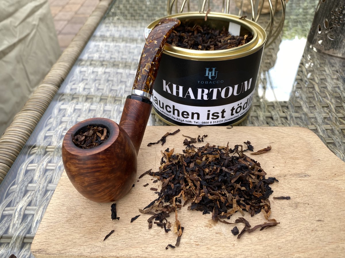 GerdKebschull's tweet photo. HU-Tobacco - Khartoum
Mit Latakia und Black Cavendish
https://t.co/Xc7iLqF6DN
#tabak #tabakpfeife #Pfeifentabak #huTobacco
@HUTobacco @TABAK_KONTOR_de @Tabakfreund_BLN @PortmannTabak @pfeifenbonn @Pfeifenwelt24 @RauchLounge @john_aylesbury https://t.co/uBeybgDc57