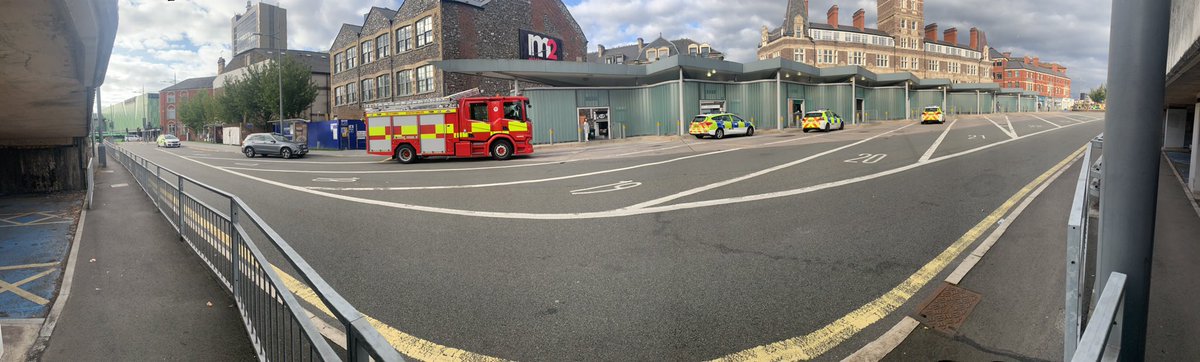 thebeeinitiati1's tweet photo. @southwalesargus -A suicidal woman on the roof of Newport market! https://t.co/ZOAas3BgMW