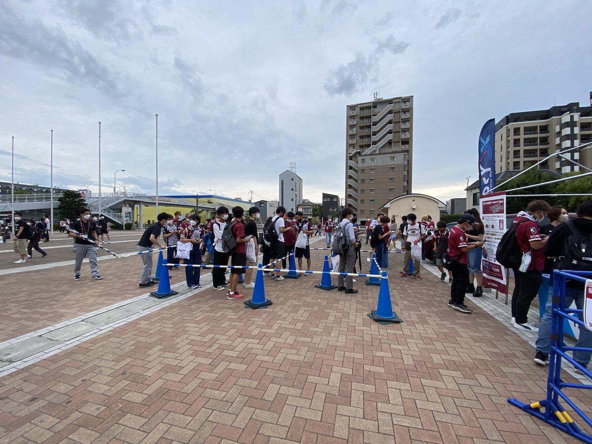 YZ_One_Bmw's tweet photo. 関西ダービー⚽️
vissel kobe vs ガンバ大阪
大盛況😆👍BMW専門店Y'zOneイベントブースでお待ちしております！
VISSEL CAR BMW IXの写真撮ってプレゼントGET して下さい‼️(^^)
#vissel #visselkobe #bmw #bmwix https://t.co/Feo27GnyG4